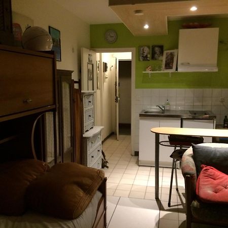 Studio Pigalle De 25 M2 - 2 Lits Simples Type Gigogne Pour 2 Personnes - Quartier Touristique De Paris - 2 Minutes De La Station Metro Pigalle ,Petit Train Vers La Butte Montmartre-Cabaret Moulin Rouge A 200 M,Cabaret Chez Michou-Restaurants-Saunas 파리 외부 사진