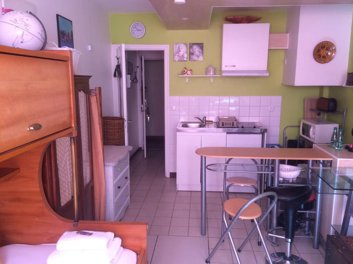 Studio Pigalle De 25 M2 - 2 Lits Simples Type Gigogne Pour 2 Personnes - Quartier Touristique De Paris - 2 Minutes De La Station Metro Pigalle ,Petit Train Vers La Butte Montmartre-Cabaret Moulin Rouge A 200 M,Cabaret Chez Michou-Restaurants-Saunas 파리 외부 사진