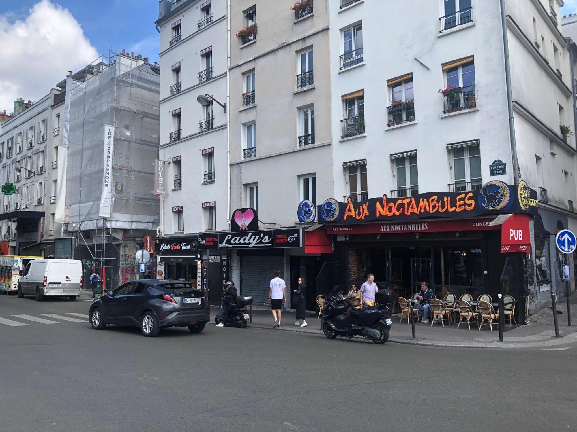 Studio Pigalle De 25 M2 - 2 Lits Simples Type Gigogne Pour 2 Personnes - Quartier Touristique De Paris - 2 Minutes De La Station Metro Pigalle ,Petit Train Vers La Butte Montmartre-Cabaret Moulin Rouge A 200 M,Cabaret Chez Michou-Restaurants-Saunas 파리 외부 사진