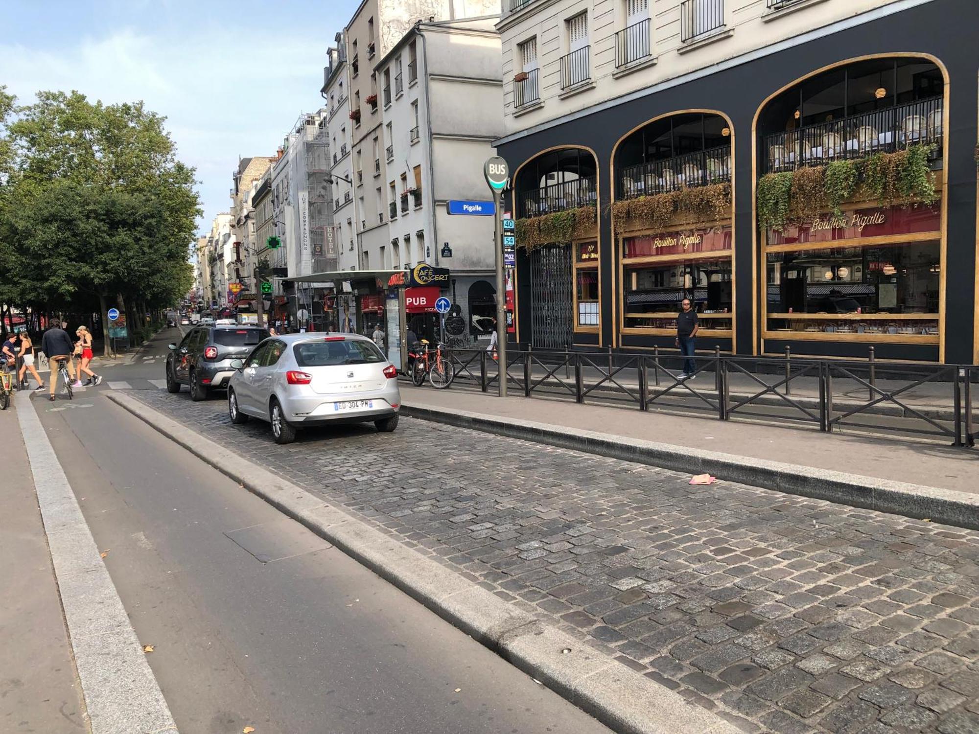 Studio Pigalle De 25 M2 - 2 Lits Simples Type Gigogne Pour 2 Personnes - Quartier Touristique De Paris - 2 Minutes De La Station Metro Pigalle ,Petit Train Vers La Butte Montmartre-Cabaret Moulin Rouge A 200 M,Cabaret Chez Michou-Restaurants-Saunas 파리 외부 사진