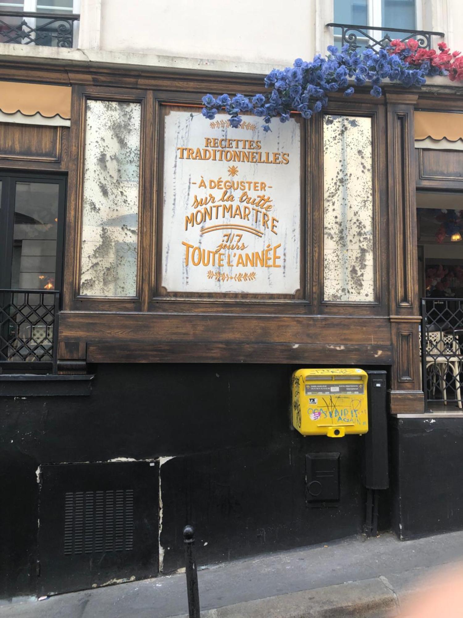 Studio Pigalle De 25 M2 - 2 Lits Simples Type Gigogne Pour 2 Personnes - Quartier Touristique De Paris - 2 Minutes De La Station Metro Pigalle ,Petit Train Vers La Butte Montmartre-Cabaret Moulin Rouge A 200 M,Cabaret Chez Michou-Restaurants-Saunas 파리 외부 사진